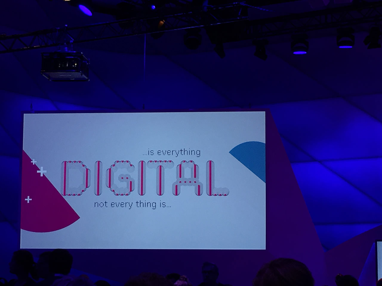 Aclewe dmexco Werbeslogan Werbeslogan bei dmxco not everything is digital is everything