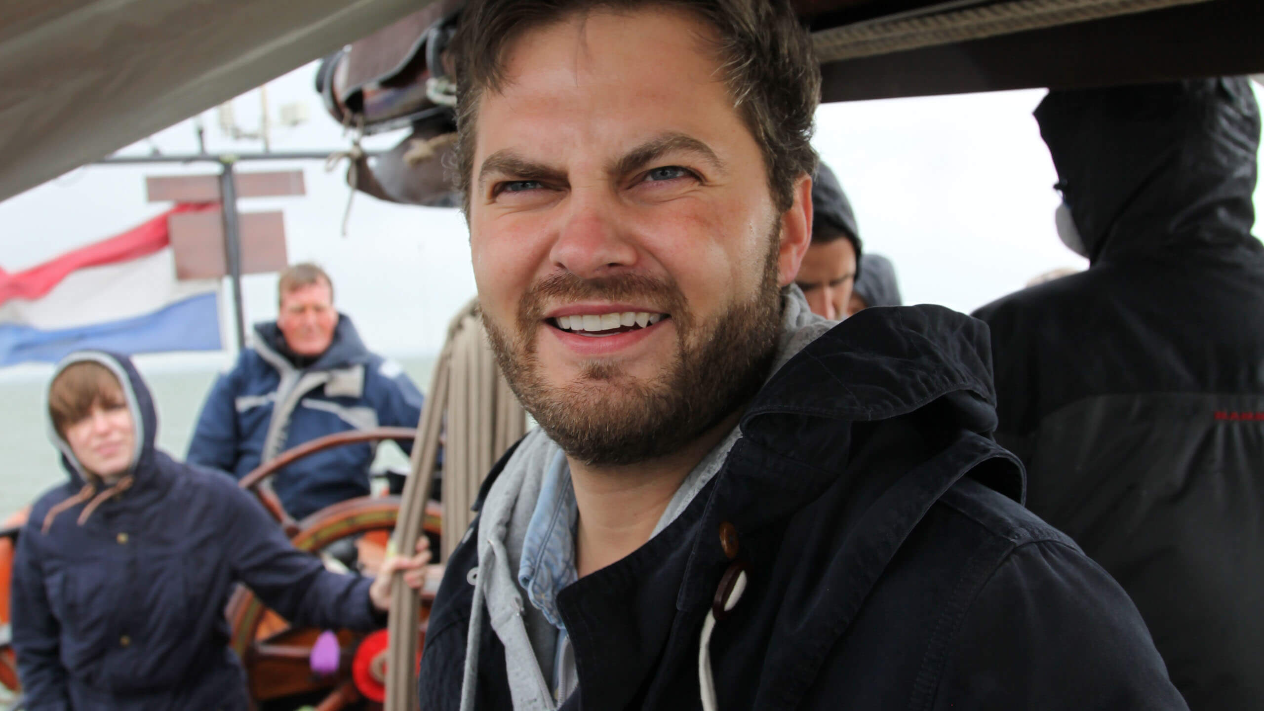 Aclewe Werbe&shy;agentur Mitarbeiter bei Event Bootsausflug