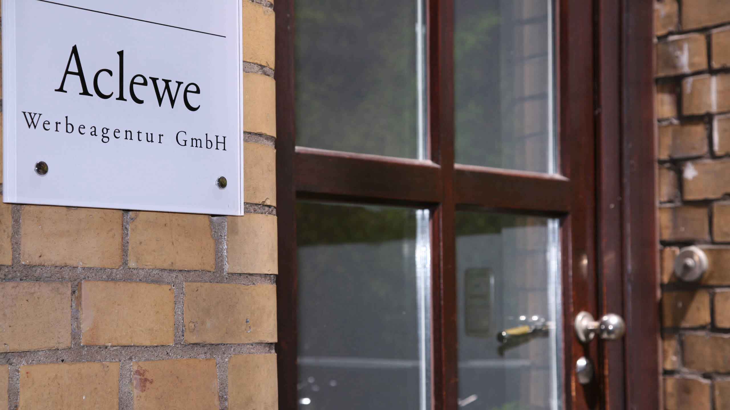 Aclewe Werbe&shy;agentur Schild bei Event Eröffnung 2007