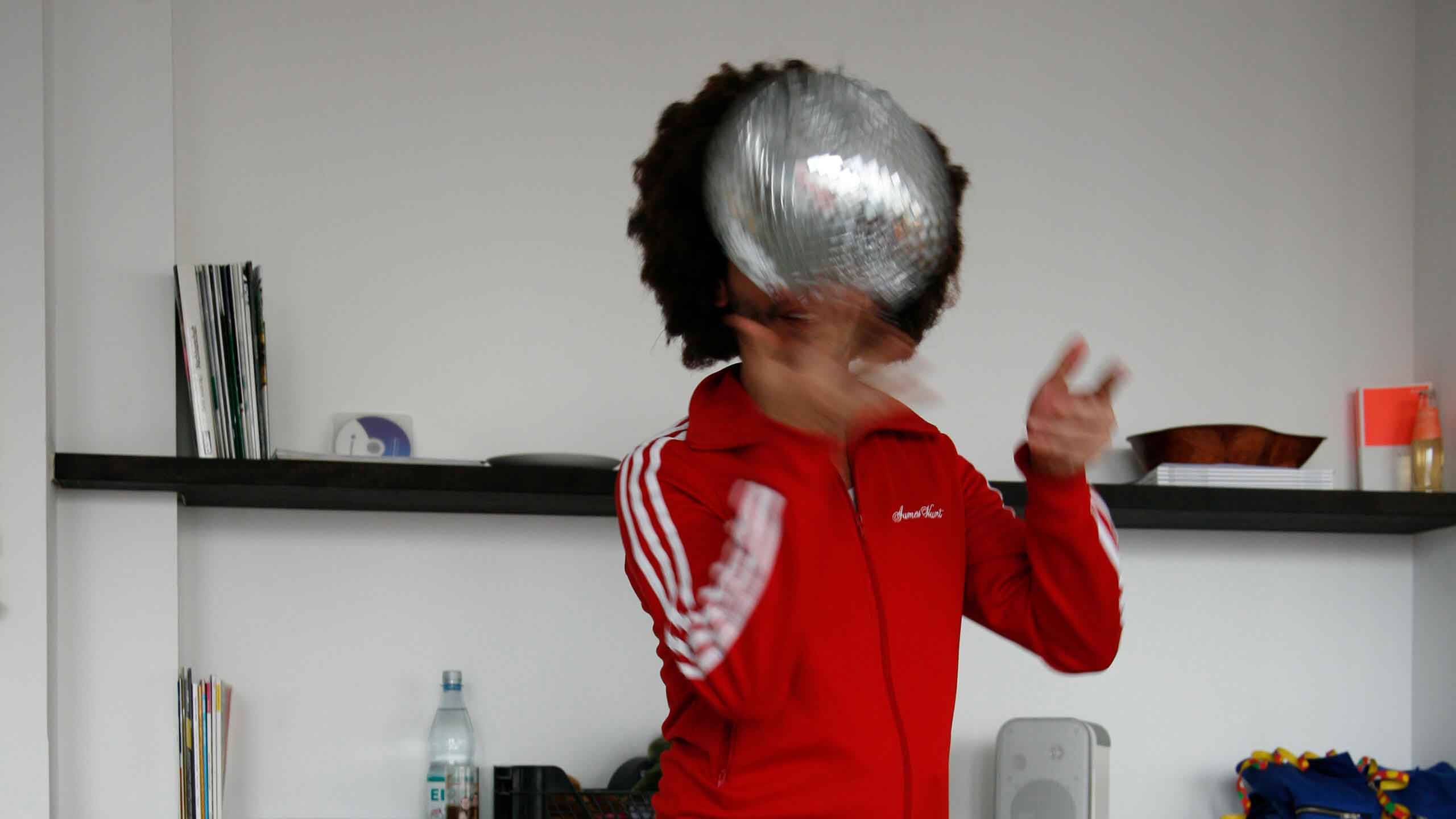 Aclewe Mitarbeiter feiert Karneval in Werbe&shy;agentur